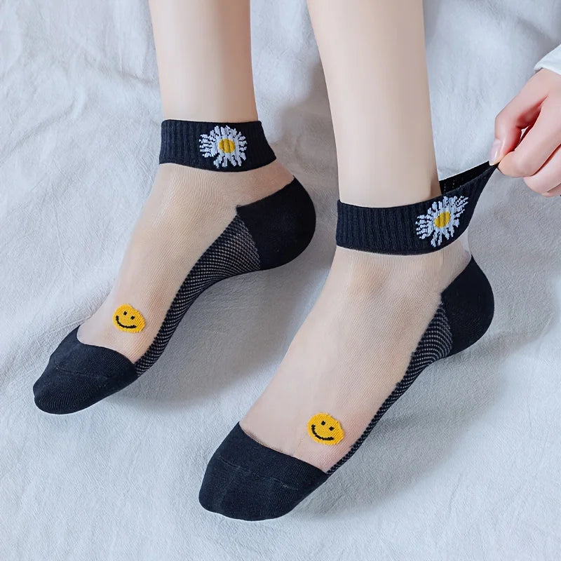 15-Pairs  Korean Style Socks: Random Color Sheer Ankle Socks with Daisy Print, Summer Invisible Wear
