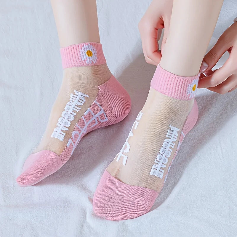 15-Pairs  Korean Style Socks: Random Color Sheer Ankle Socks with Daisy Print, Summer Invisible Wear
